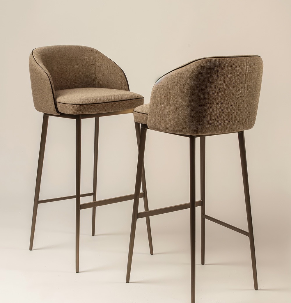 High bar chair with cushioned seat for comfortable seating